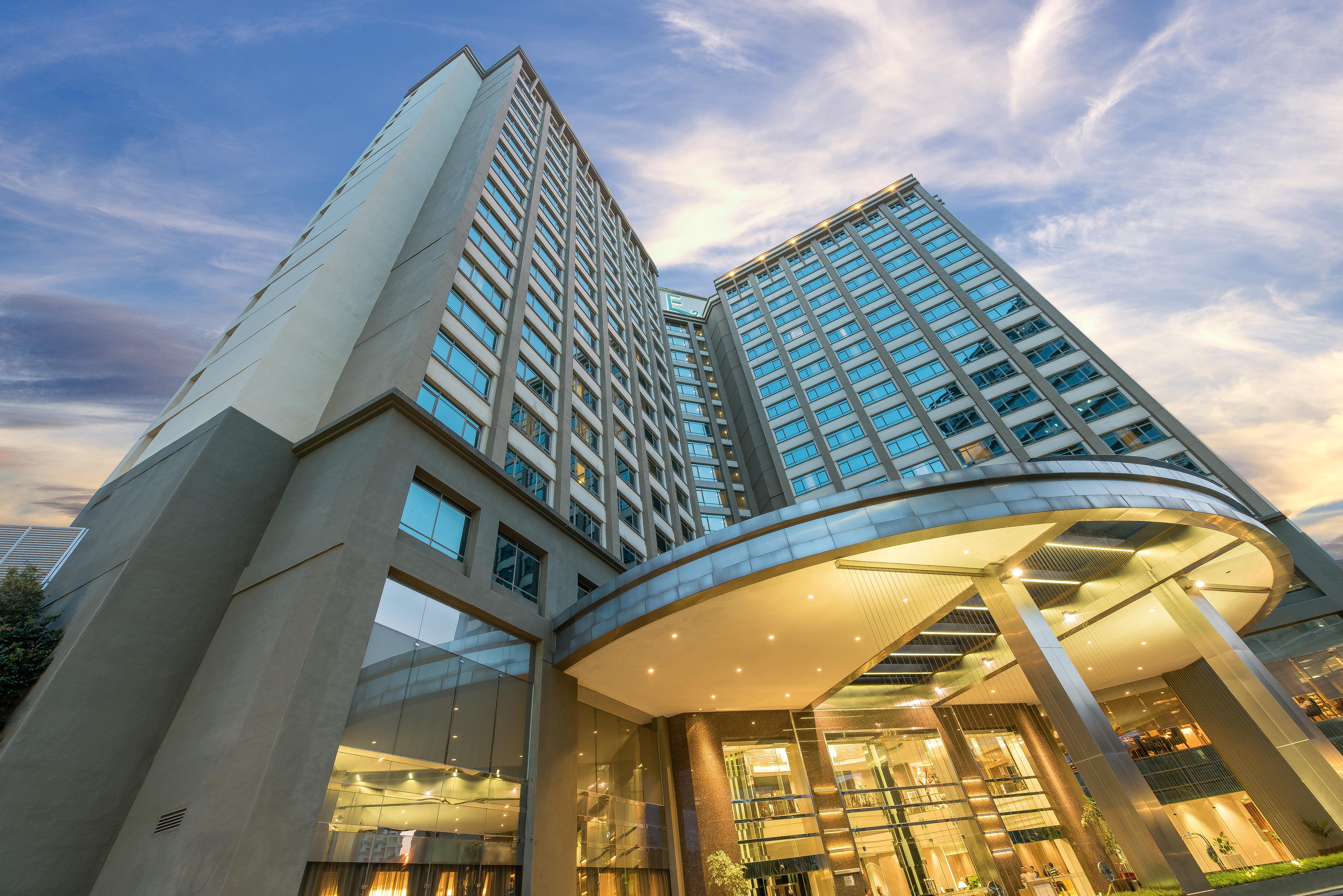 Eastin Hotel Kuala Lumpur Petaling Jaya Exterior foto The hotel's main entrance