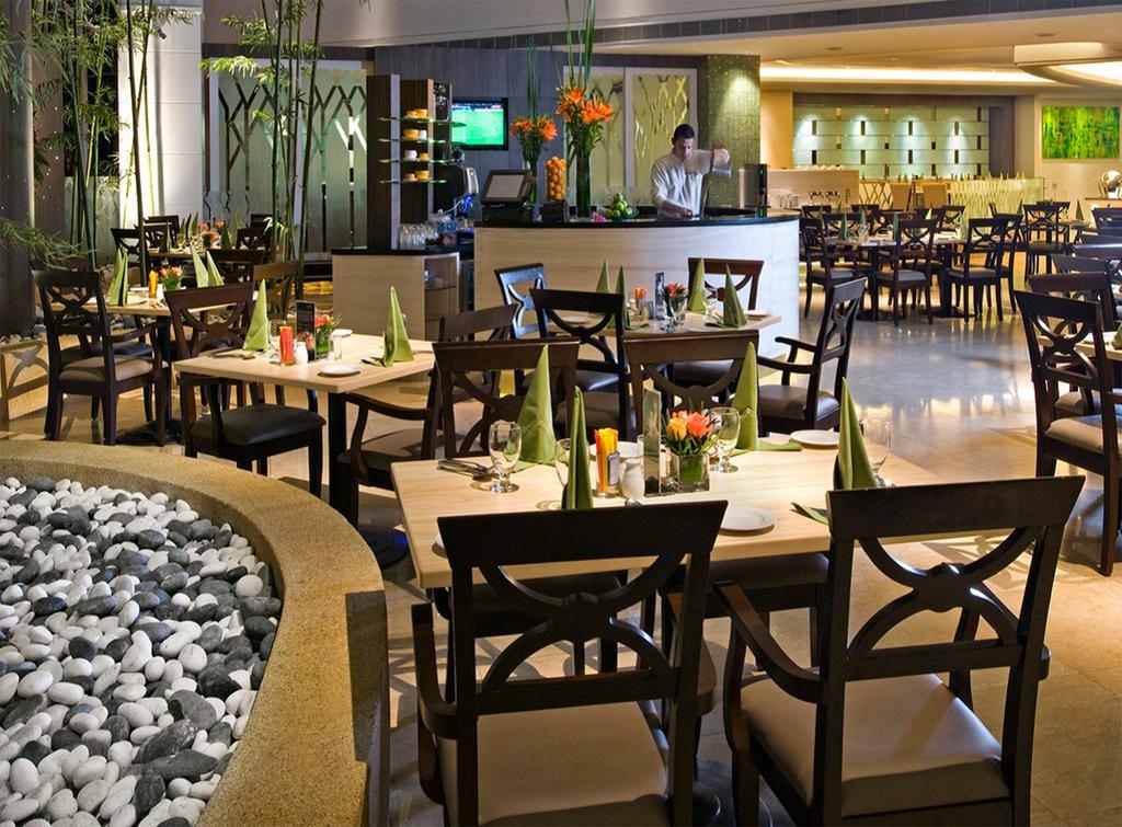 Eastin Hotel Kuala Lumpur Petaling Jaya Exterior foto The interior of the restaurant